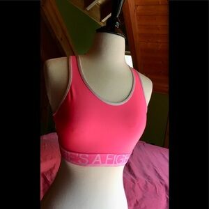 💥Under Armour “she’s a fighter” bralette💥
